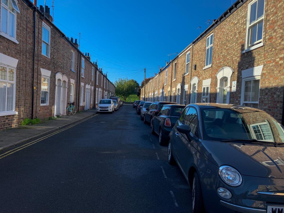 Stay In The Heart Of York At The Hampden - Free Parking - York Holiday Home Kültér fotó