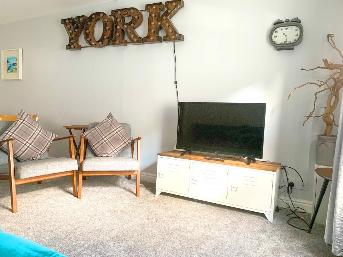 Stay In The Heart Of York At The Hampden - Free Parking - York Holiday Home Kültér fotó